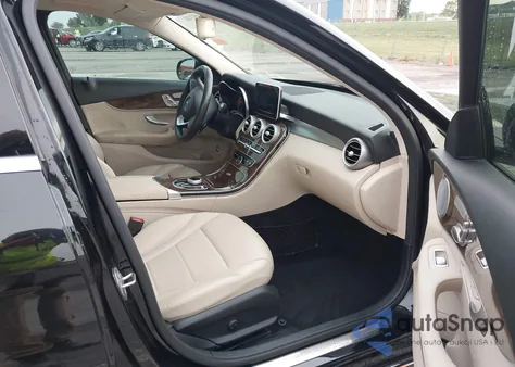 2017 Mercedes-Benz C 300 из США, поврежденный, VIN 55SWF4JB2HU197328